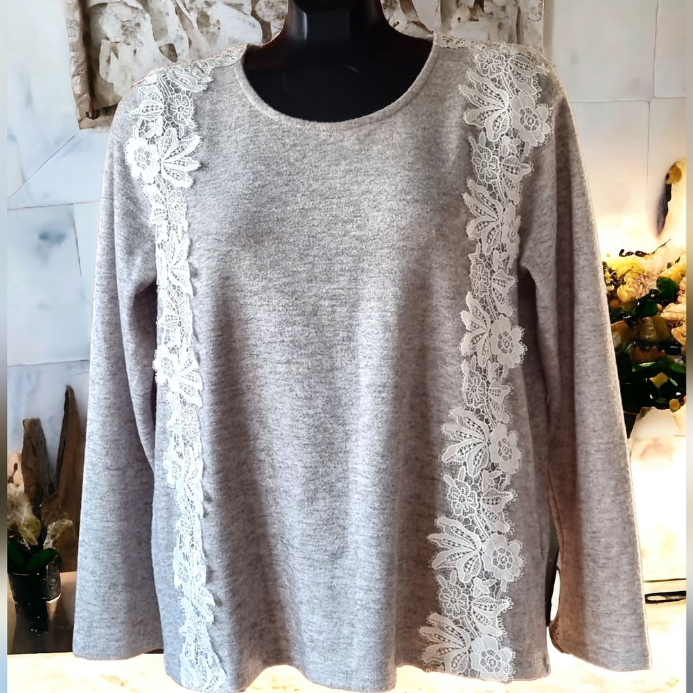 🌟3/$40 Sale!Mix & Match🌟 Reitmans Lace Trim Top